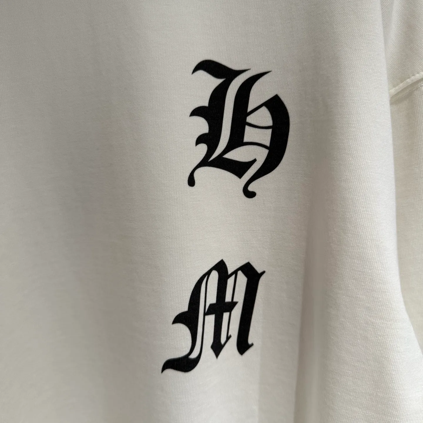 🅿️330 [Strict quality control] CH Crow Heart's new long-sleeved sweatshirt T-shirt. Heavy 340g double yarn fabric. Four flower positions on the front, back and left. Wash the whole garment twice. The four sides are frayed and torn. Heavy fabric. The neckline is made of icy Salona. Loose fit. Deep, wide and stylish. No deformation or shrinkage. Black and white color. Size: M-2xl